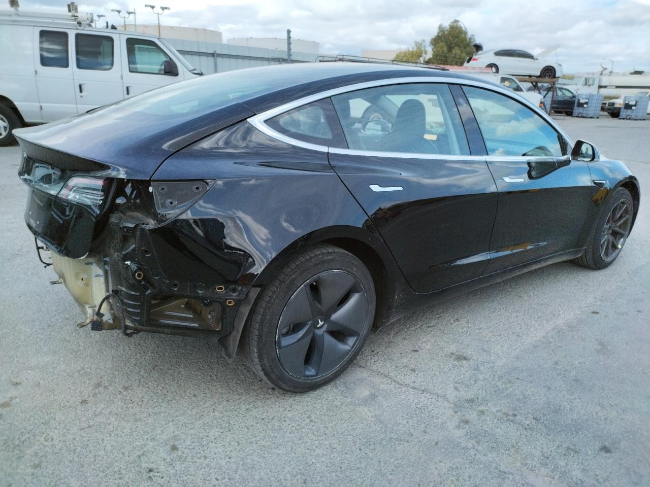 Photo 4 from auction – 2018 TESLA MODEL 3 with VIN 5YJ3E1EA1JF077050