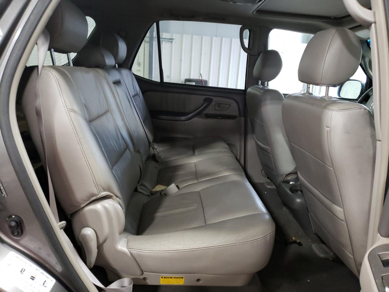 Photo 6 from auction – 2006 TOYOTA SEQUOIA LI with VIN 5TDBT48A76S269719
