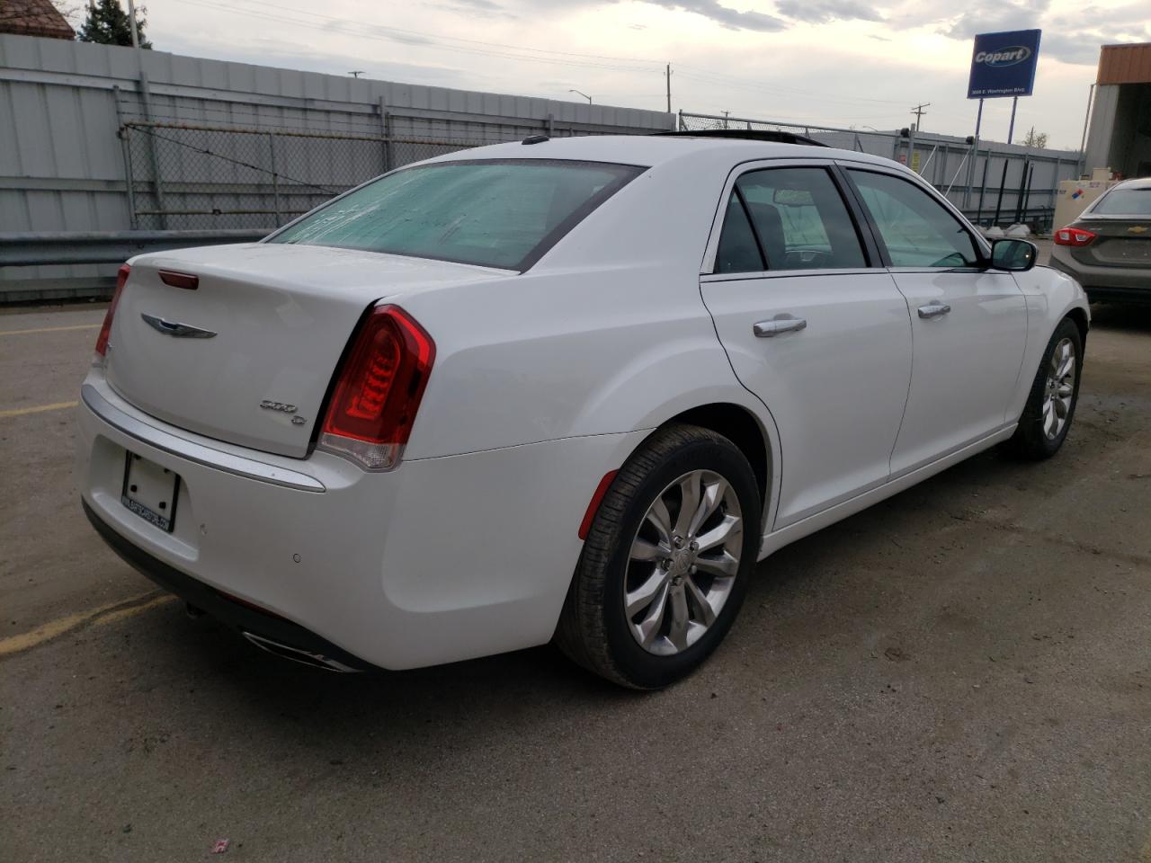 Photo 4 from auction – 2015 CHRYSLER 300C PLATI with VIN 2C3CCASGXFH793224