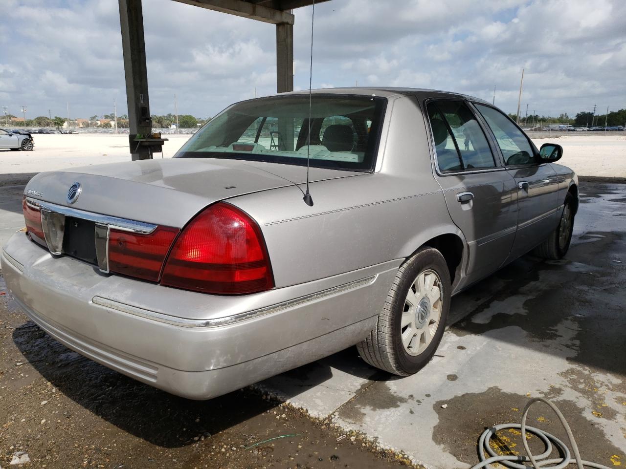 Photo 4 from auction – 2005 MERCURY GRAND MARQ with VIN 2MEFM75W65X650009