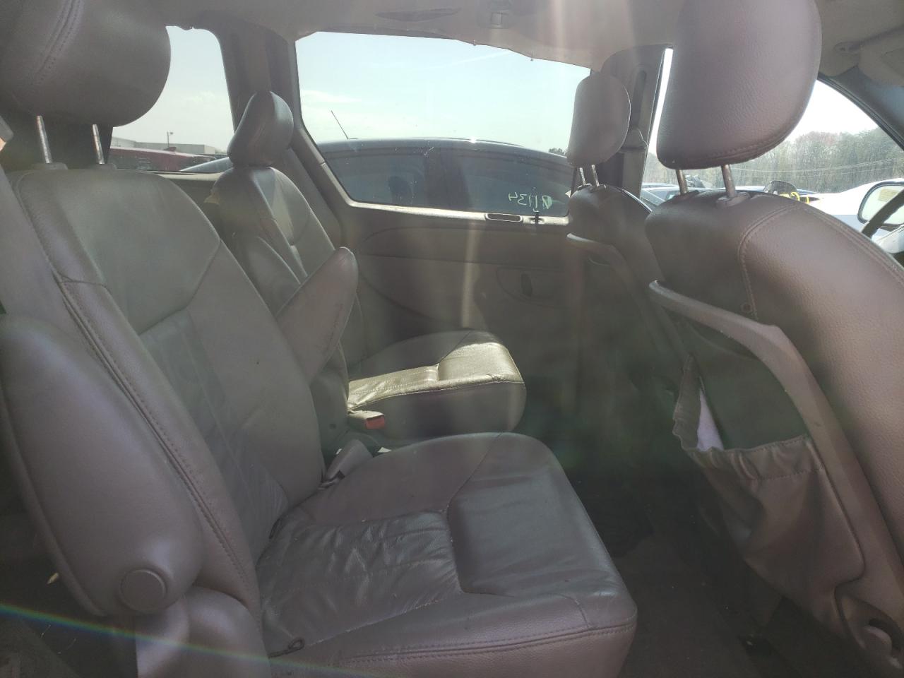 Photo 6 from auction – 2003 CHRYSLER TOWN & COU with VIN 2C8GP54L93R108797