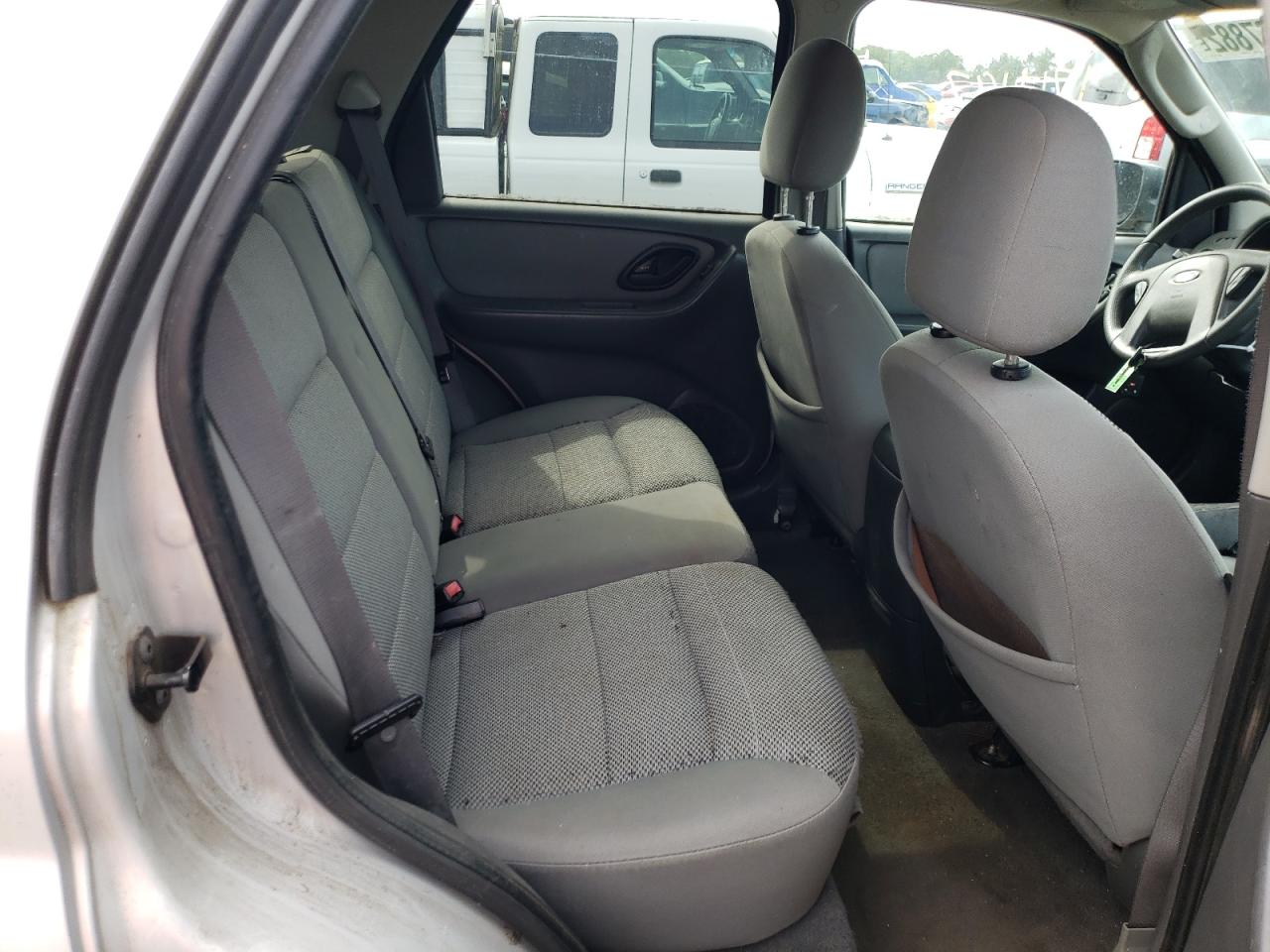 Photo 6 from auction – 2005 FORD ESCAPE XLT with VIN 1FMYU03175DA17515