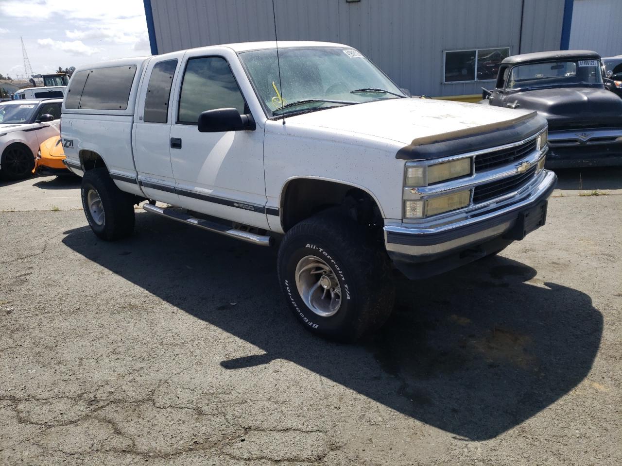 CHEVROLET SILVERADO 1998 with VIN 2GCEK19R0W1179337 - Photo from auction