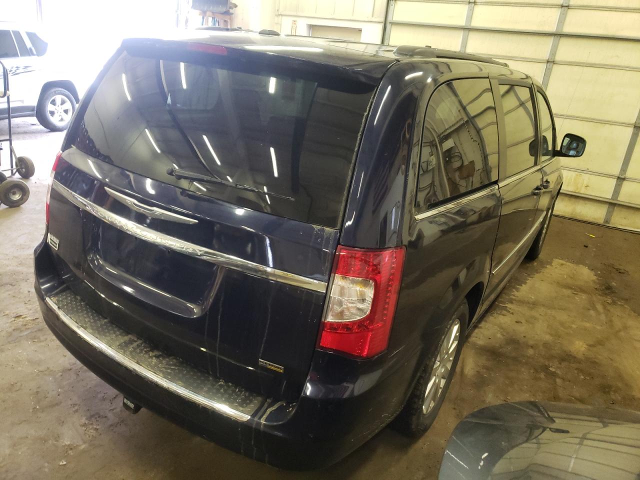 Photo 4 from auction – 2016 CHRYSLER TOWN & COU with VIN 2C4RC1BG5GR214674
