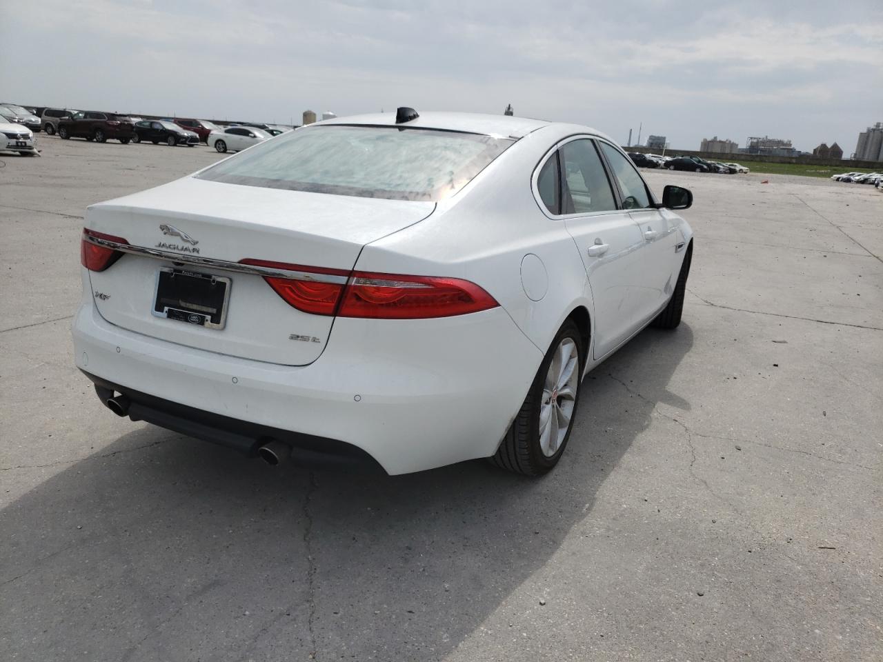 Photo 4 from auction – 2019 JAGUAR XF PREMIUM with VIN SAJBD4FX8KCY80828