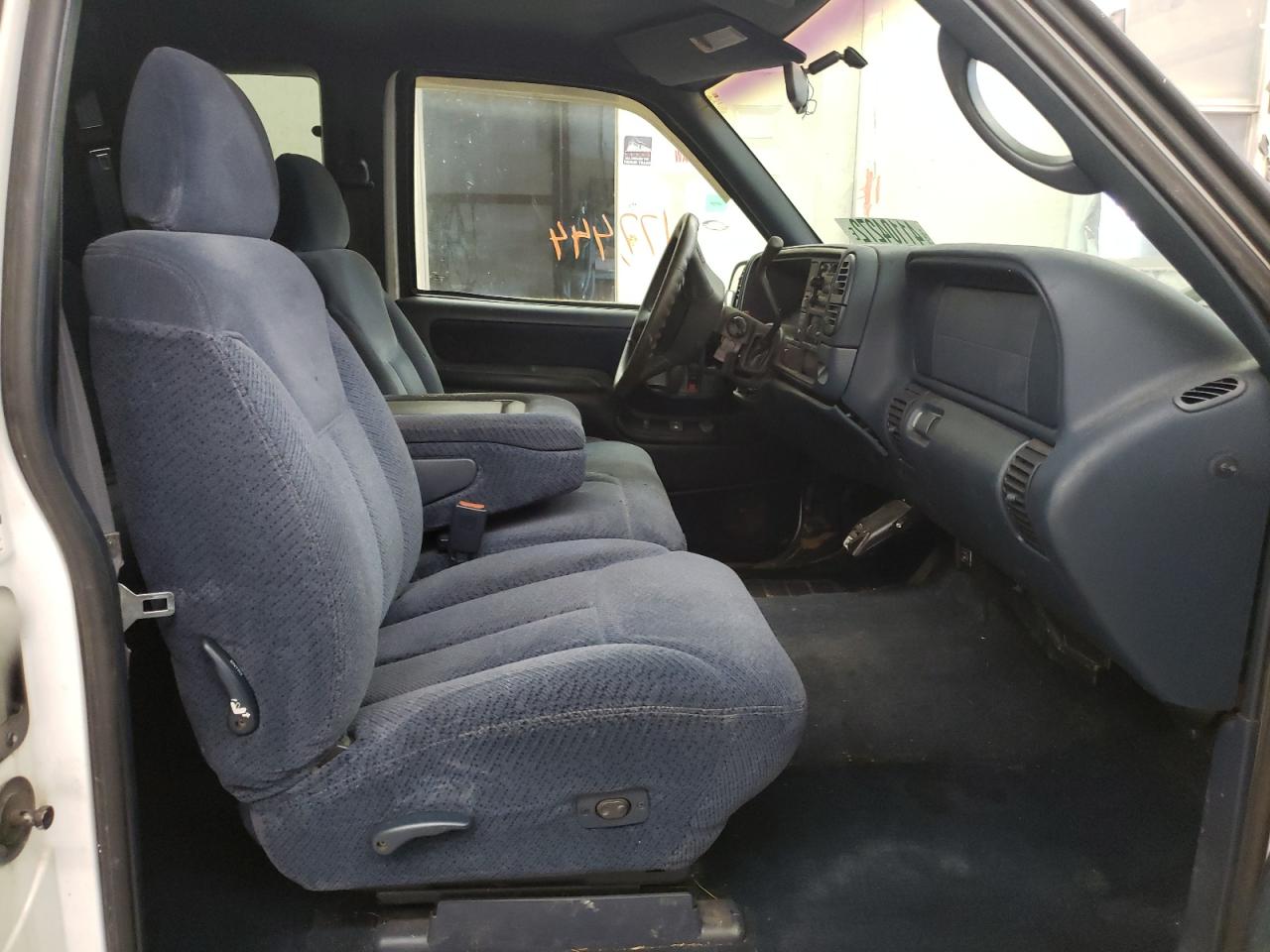 Photo 5 from auction – 1998 CHEVROLET GMT-400 C1 with VIN 2GCEC19M3W1228029