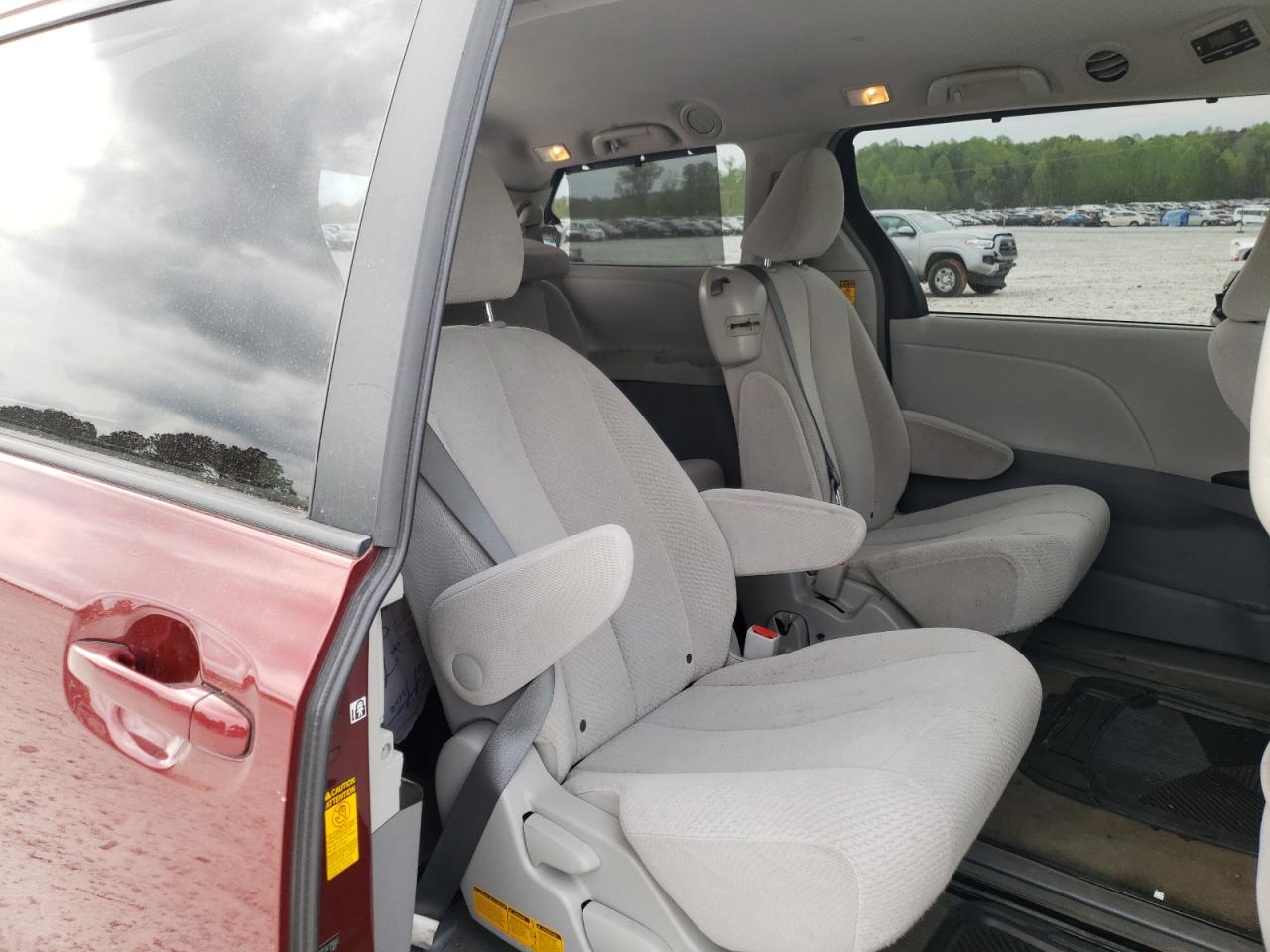 Photo 6 from auction – 2014 TOYOTA SIENNA LE with VIN 5TDKK3DC7ES417645