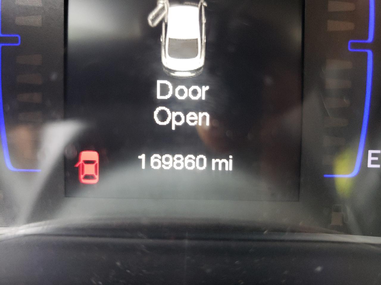 Photo 8 from auction – 2015 CHRYSLER 200 LIMITE with VIN 1C3CCCAB2FN628602