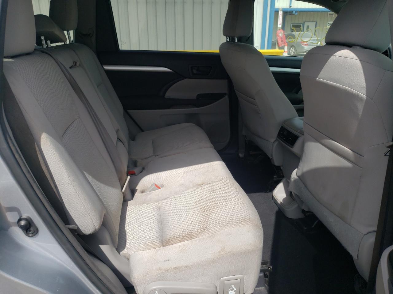 Photo 6 from auction – 2015 TOYOTA HIGHLANDER with VIN 5TDZARFH9FS010019