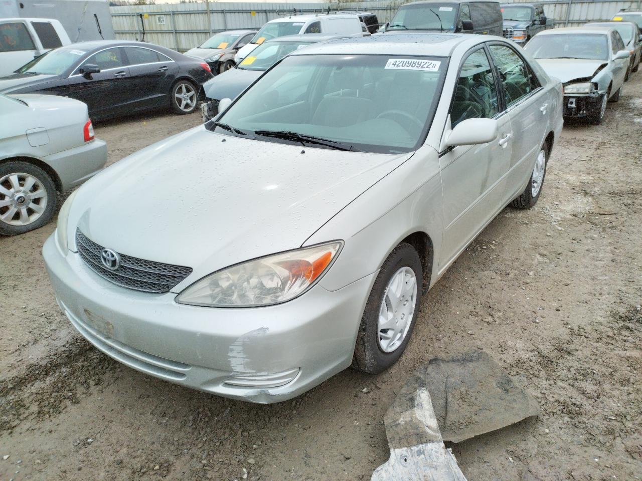 Photo 2 from auction – 2004 TOYOTA CAMRY LE with VIN JTDBE32K440270171