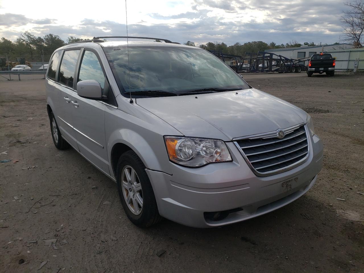 صورة رقم 1 من المزاد - 2010 CHRYSLER TOWN AND C مع VIN 2A4RR5D10AR252555