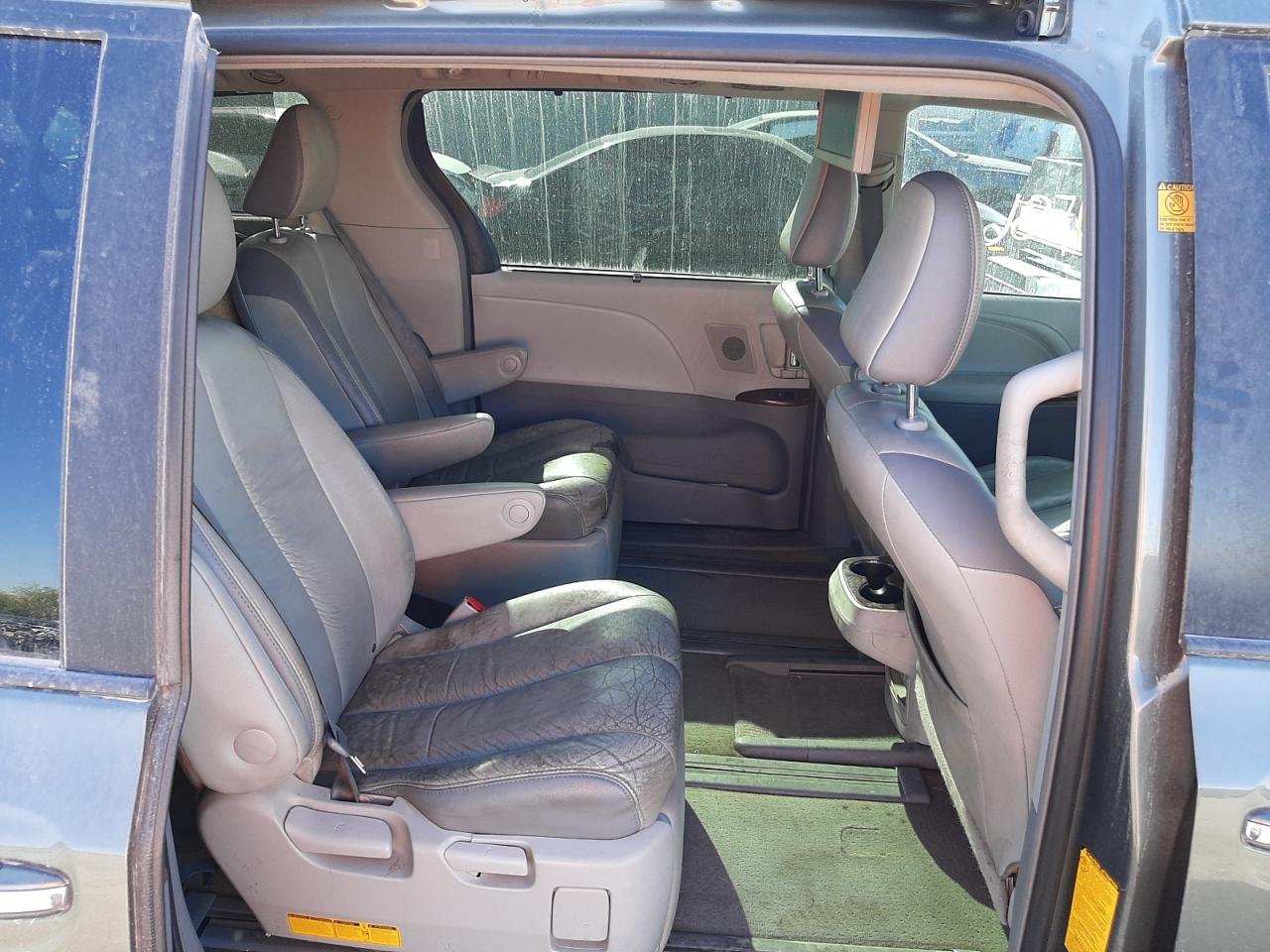 Photo 6 from auction – 2011 TOYOTA SIENNA XLE with VIN 5TDYK3DC2BS164580