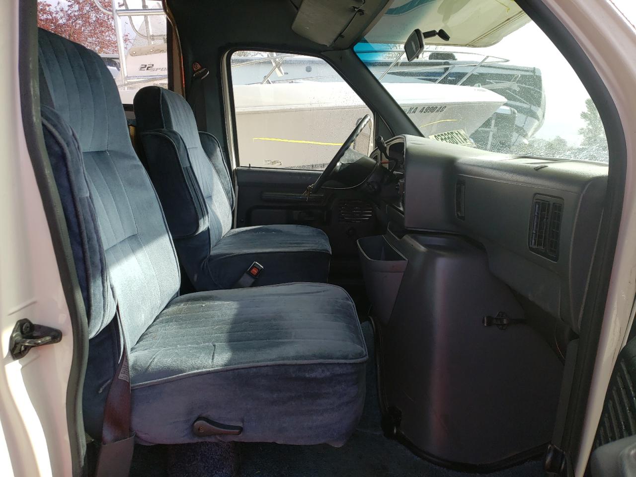 Photo 5 from auction – 1994 FORD FOURWINDS with VIN 1FDKE30G8PHB84023