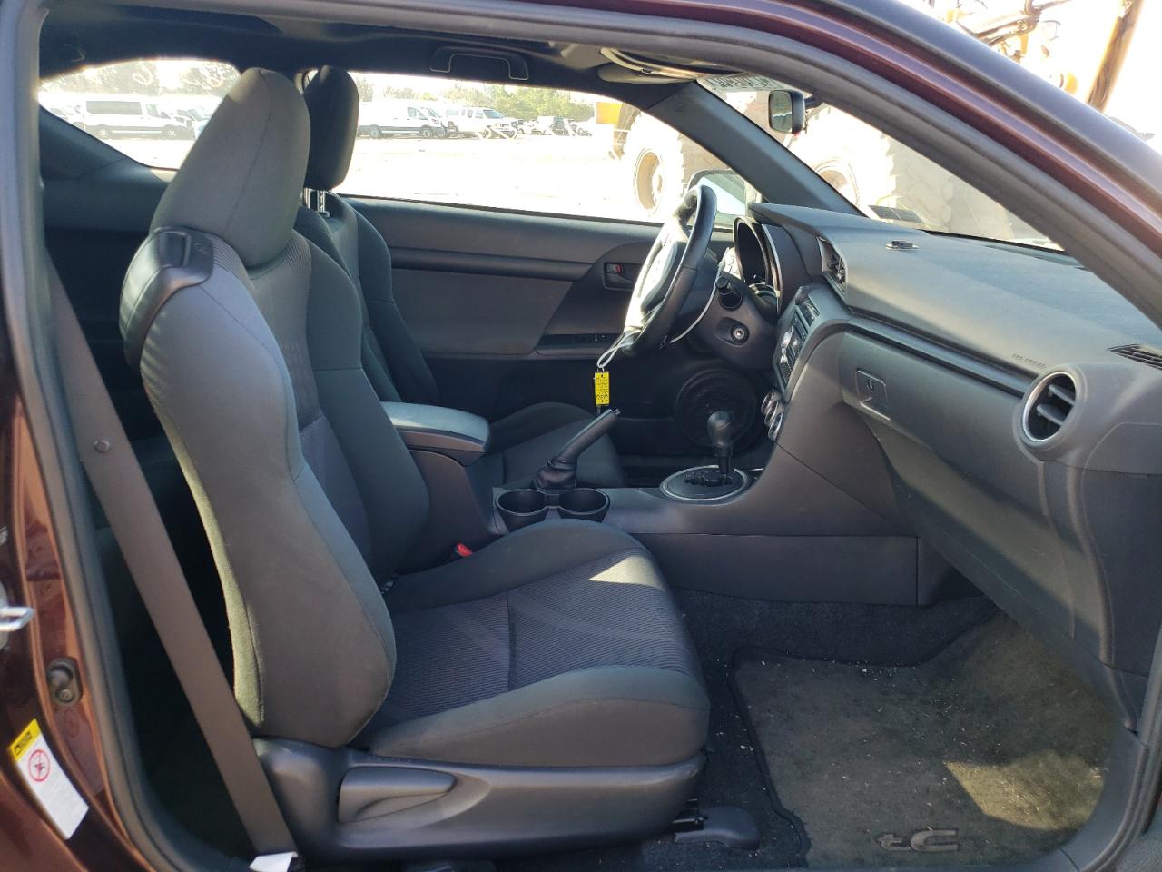 Photo 5 from auction – 2011 TOYOTA SCION TC with VIN JTKJF5C76B3011720