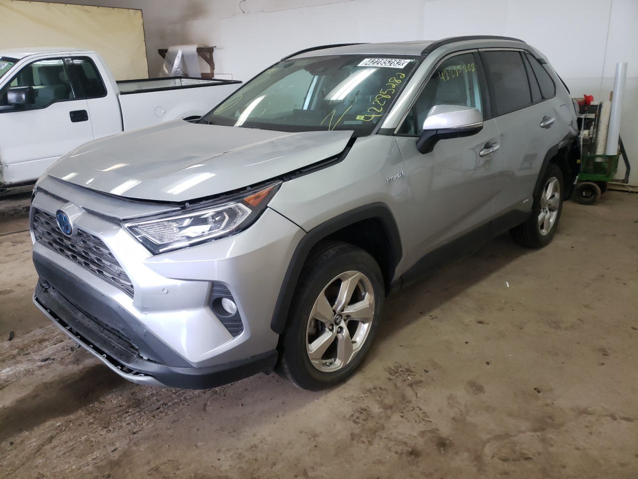 Photo 2 from auction – 2019 TOYOTA RAV4 LIMIT with VIN 2T3DWRFV9KW009463