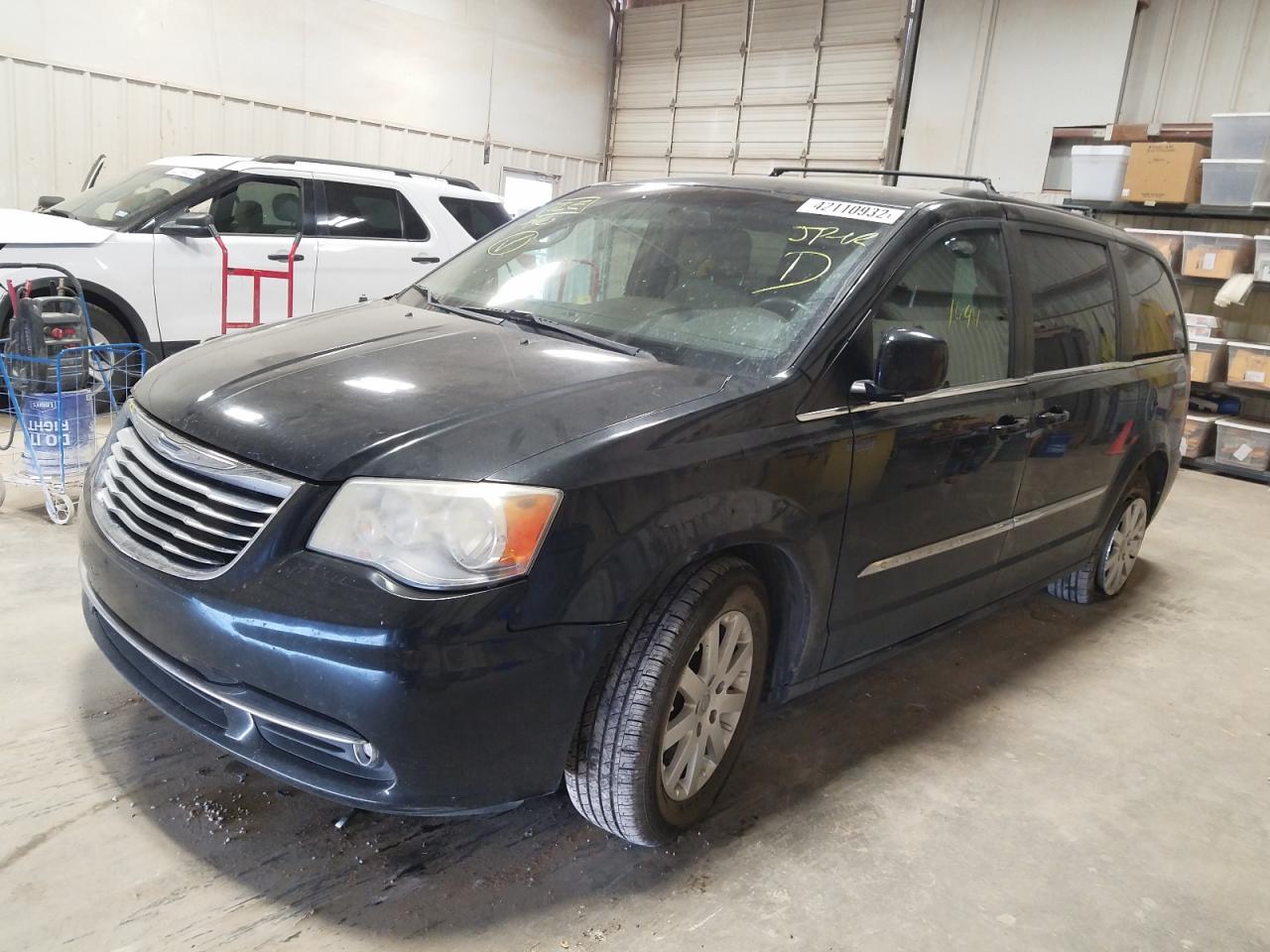 Photo 2 from auction – 2013 CHRYSLER TOWN & COU with VIN 2C4RC1BG6DR696597