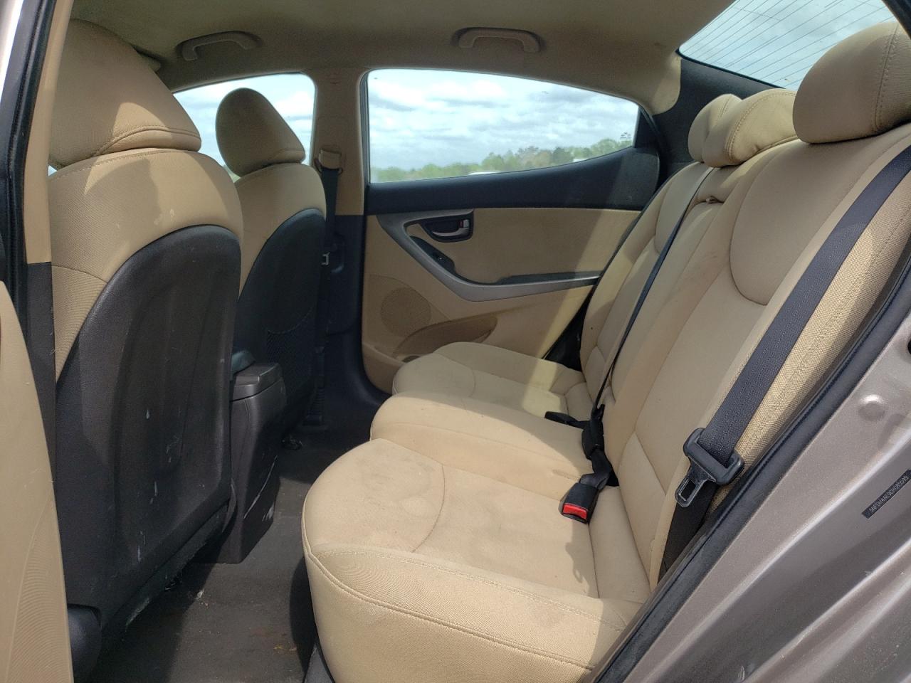 Photo 6 from auction – 2012 HYUNDAI ELANTRA GL with VIN 5NPDH4AE0CH085599