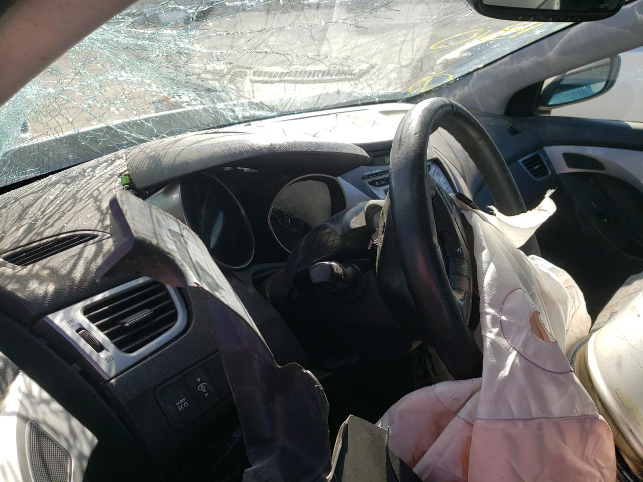 Photo 8 from auction – 2012 HYUNDAI ELANTRA GL with VIN 5NPDH4AE1CH104743