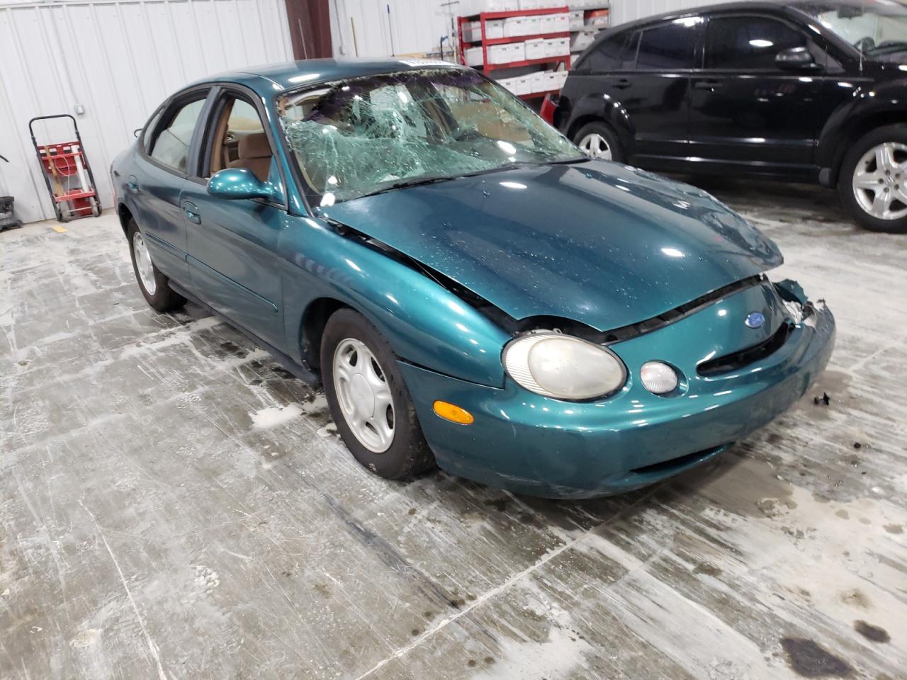 FORD TAURUS GL 1996 with VIN 1FALP52U5TA143553 - Photo from auction