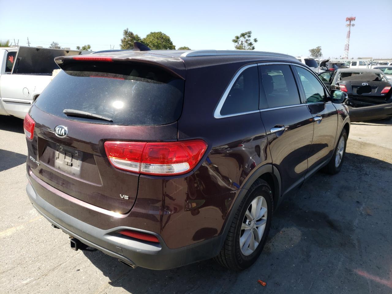Photo 4 from auction – 2016 KIA SORENTO LX with VIN 5XYPG4A53GG066462
