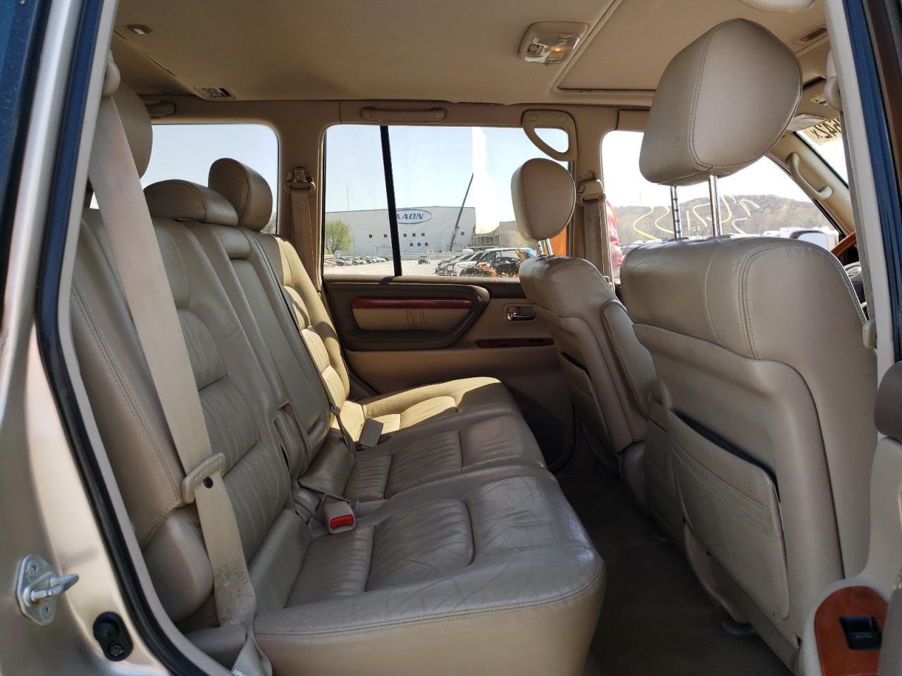 Photo 6 from auction – 2001 LEXUS LX 470 with VIN JTJHT00W113503953