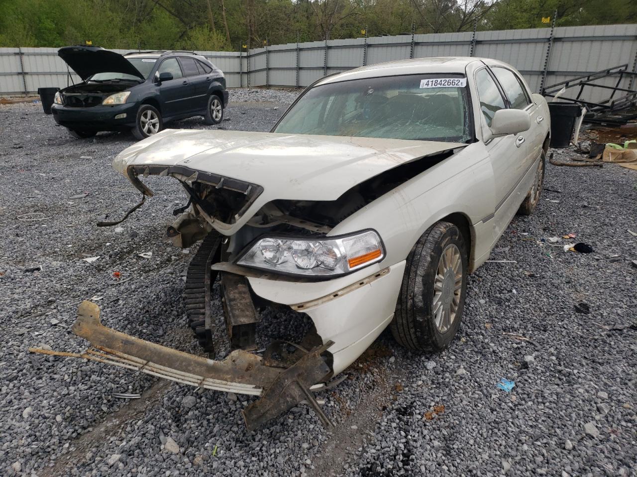 Photo 2 from auction – 2007 LINCOLN TOWN CAR S with VIN 1LNHM82VX7Y612907