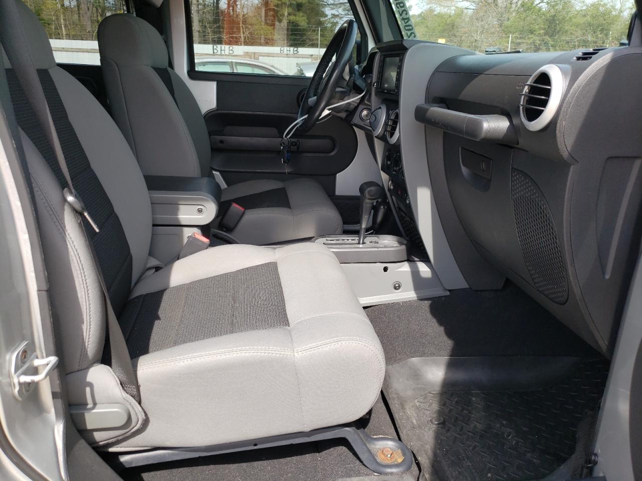 Photo 5 from auction – 2010 JEEP WRANGLER U with VIN 1J4HA5H15AL183643