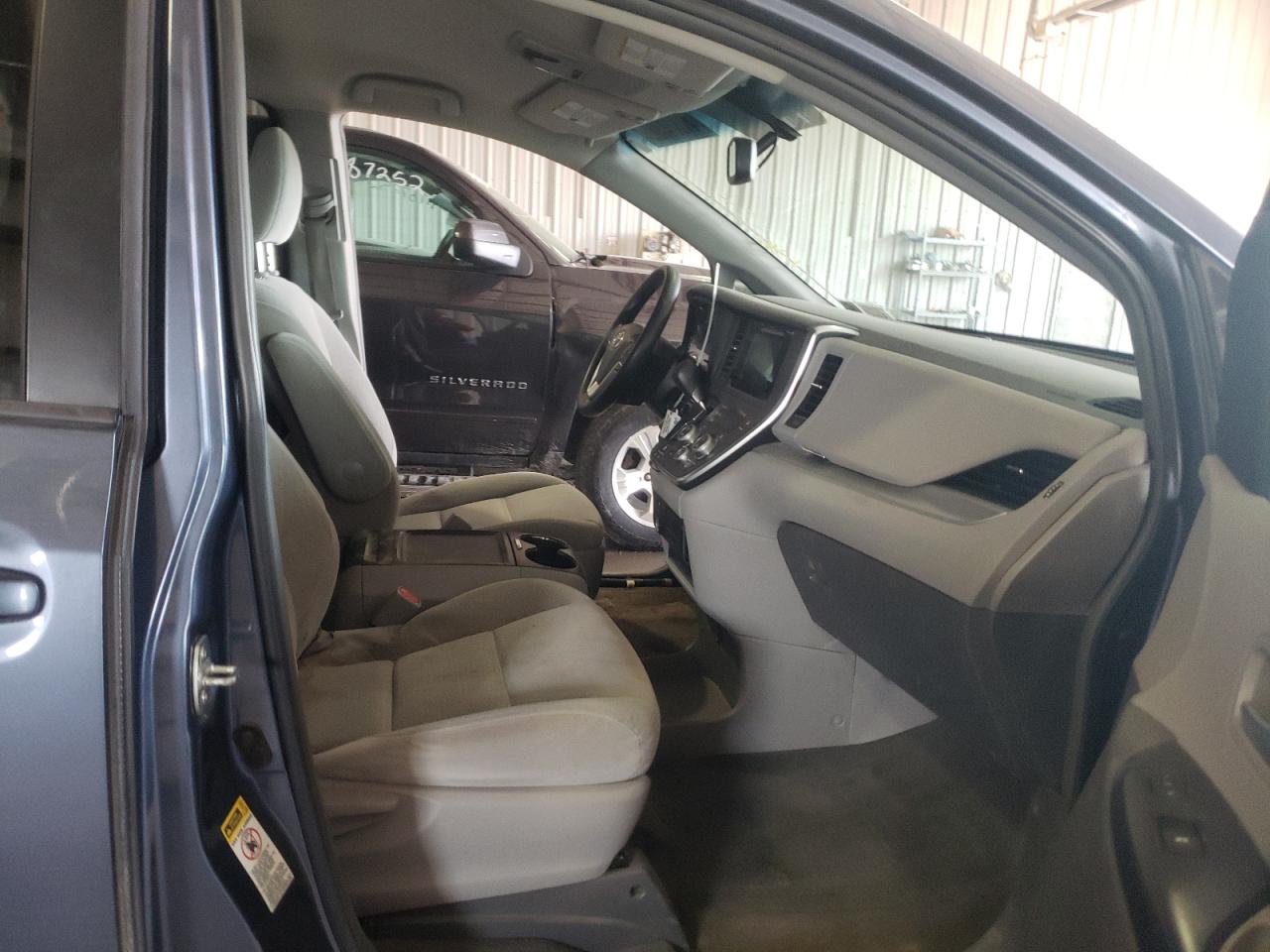 Photo 5 from auction – 2015 TOYOTA SIENNA LE with VIN 5TDKK3DC7FS590132