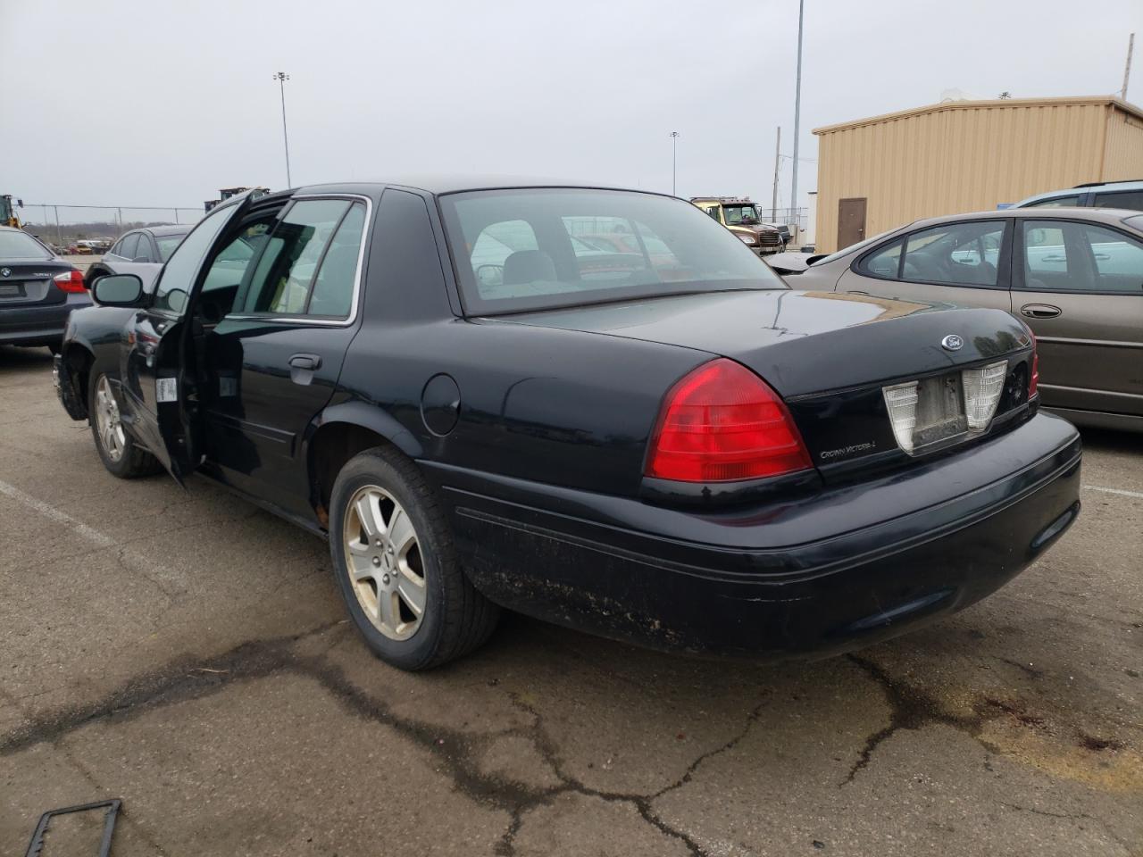 Photo 3 from auction – 2004 FORD CROWN VICT with VIN 2FAHP74W34X152762