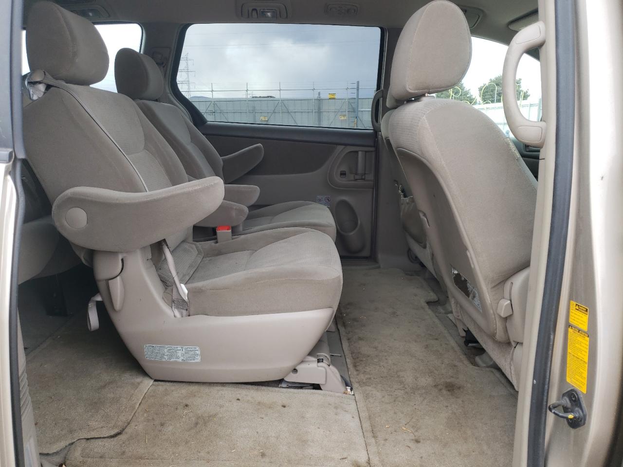Photo 6 from auction – 2005 TOYOTA SIENNA LE with VIN 5TDBA23C75S047506