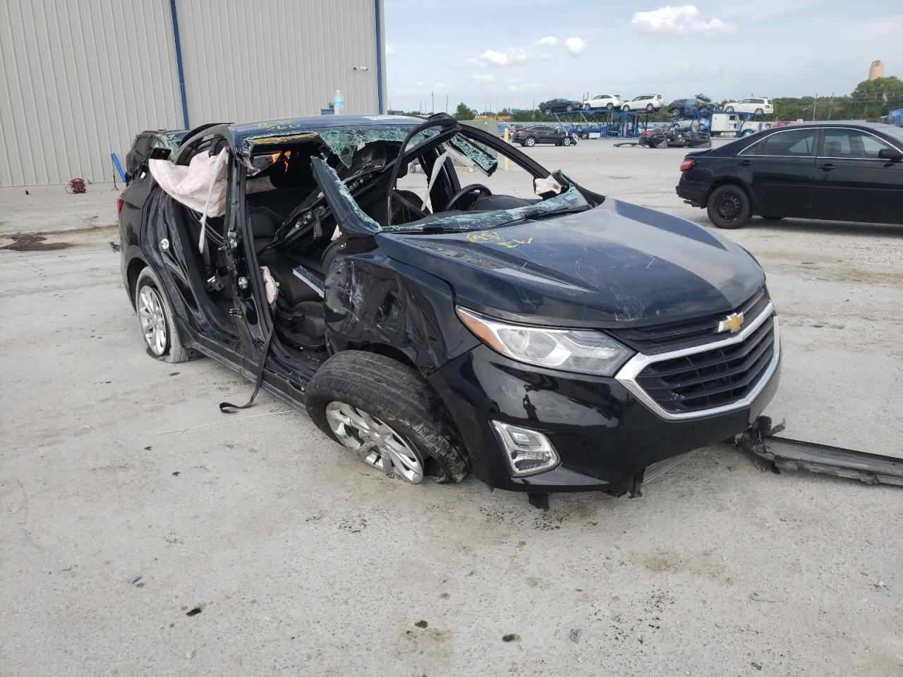 CHEVROLET EQUINOX LT 2018 with VIN 2GNAXJEV9J6115190 - Photo from auction