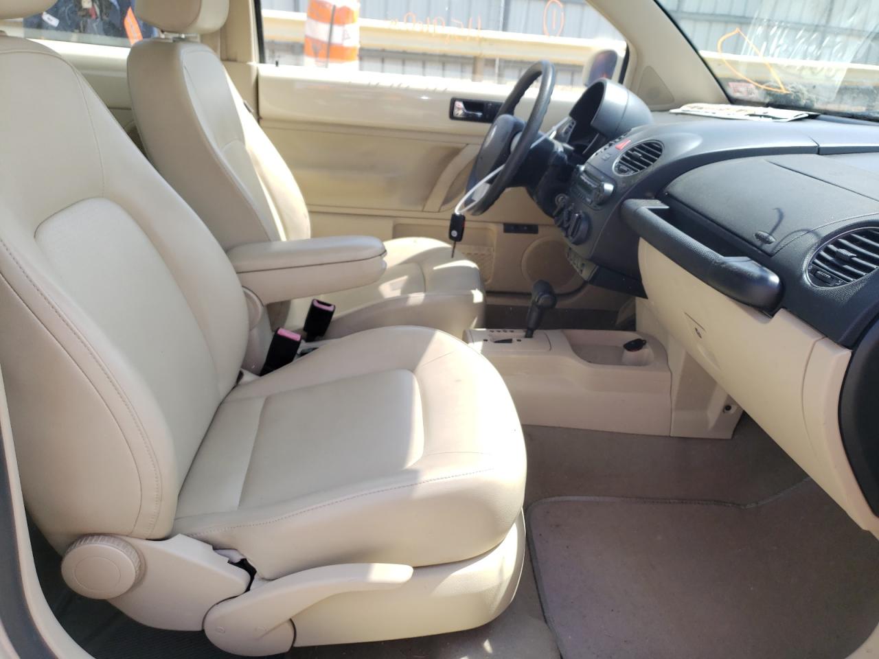 Photo 5 from auction – 2008 VOLKSWAGEN NEW BEETLE with VIN 3VWPG31C18M501229