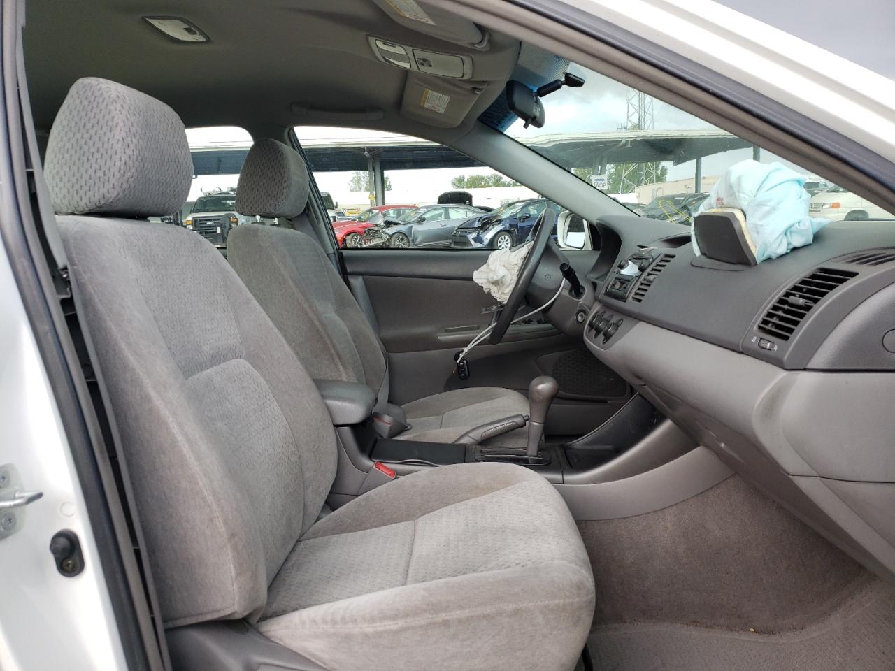 Photo 5 from auction – 2003 TOYOTA CAMRY LE with VIN 4T1BE32K93U195552