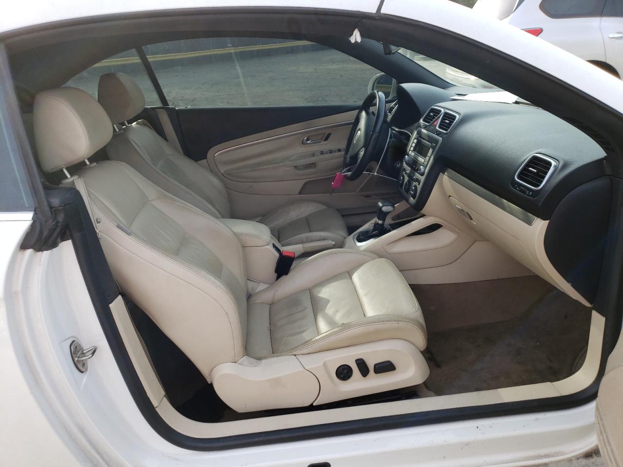 Photo 5 from auction – 2007 VOLKSWAGEN EOS 2.0T S with VIN WVWDA71F17V032561