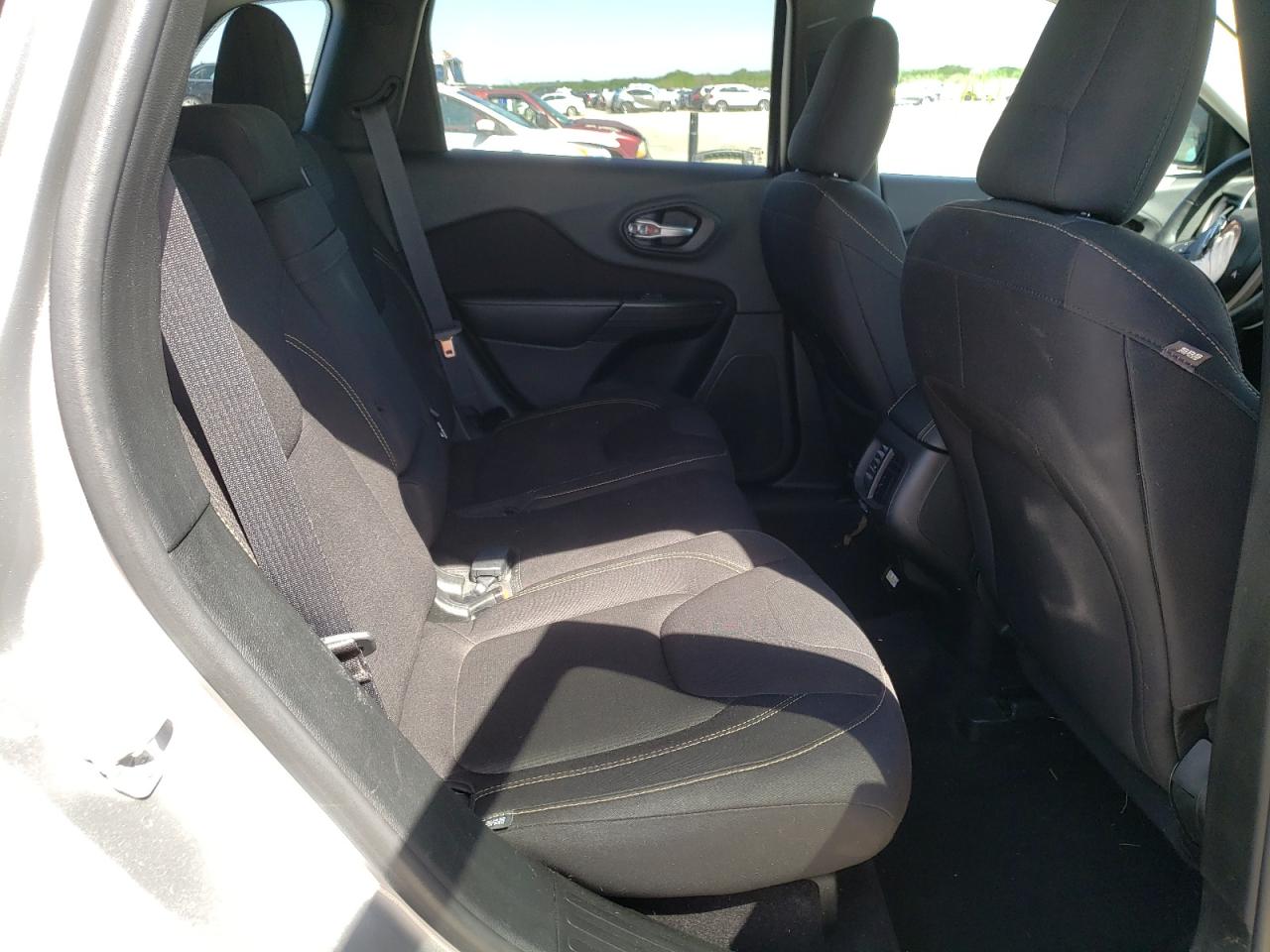 Photo 6 from auction – 2017 JEEP CHEROKEE L with VIN 1C4PJLCBXHW502470