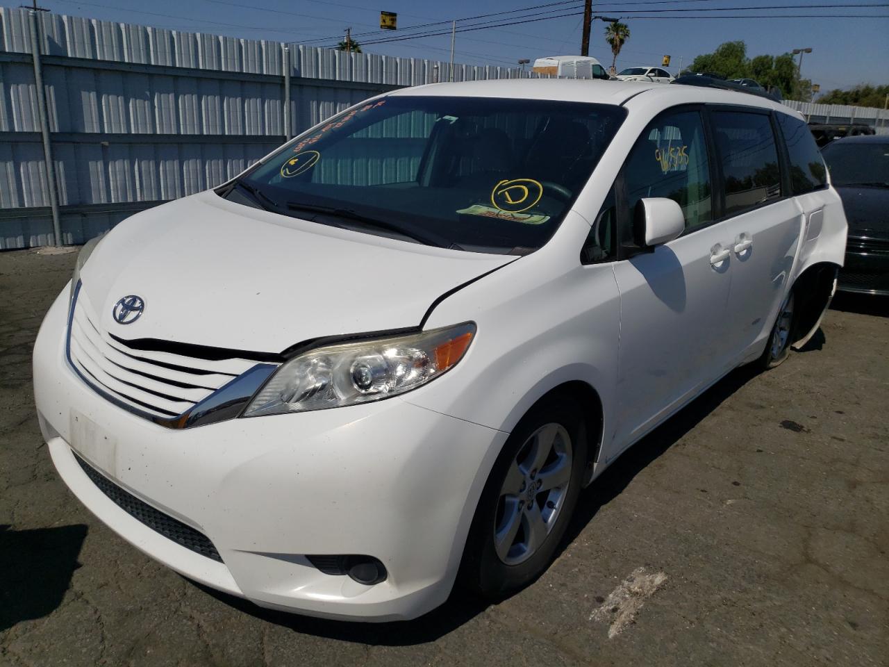 Photo 2 from auction – 2016 TOYOTA SIENNA LE with VIN 5TDKK3DC3GS722529