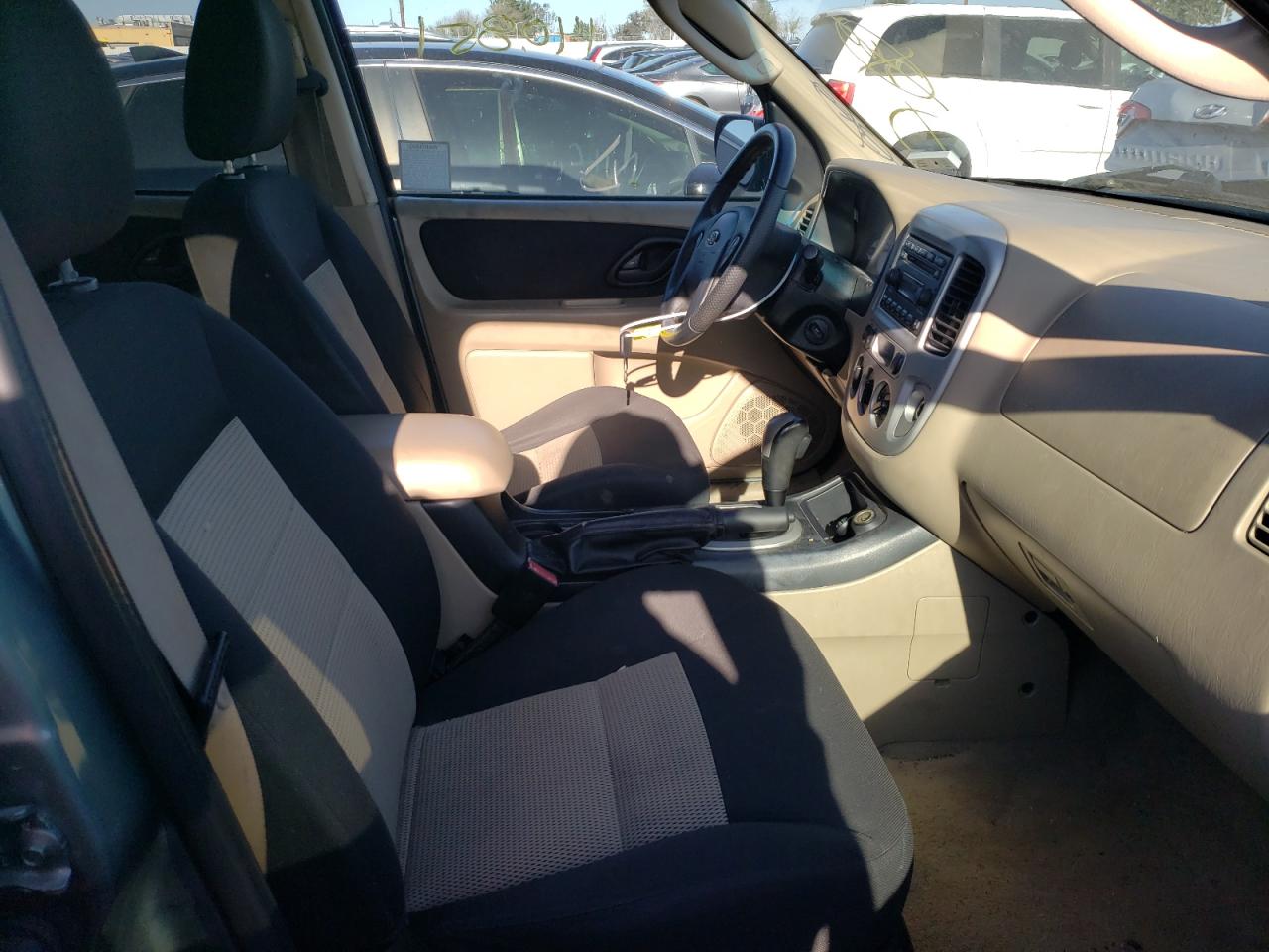 Photo 5 from auction – 2005 FORD ESCAPE XLT with VIN 1FMCU03145KC81409
