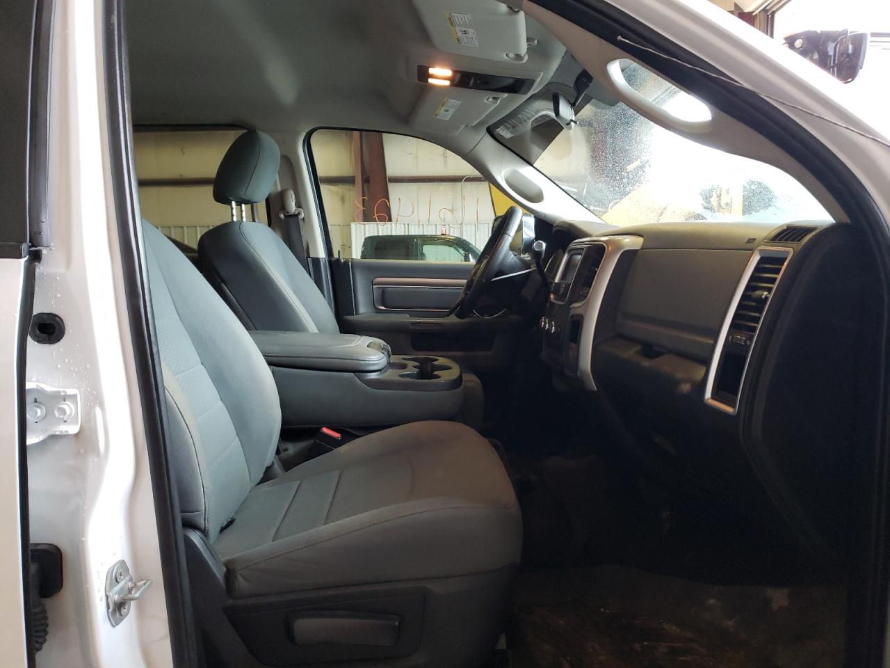 Photo 5 from auction – 2017 RAM 2500 SLT with VIN 3C6UR5DL9HG535531