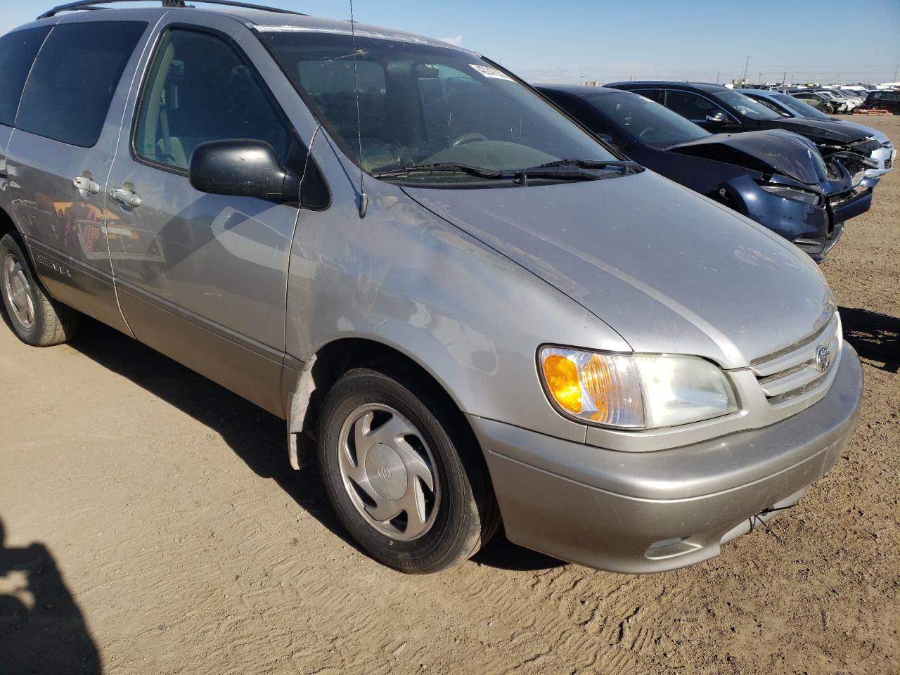Photo 9 from auction – 2002 TOYOTA SIENNA LE with VIN 4T3ZF13C52U457533