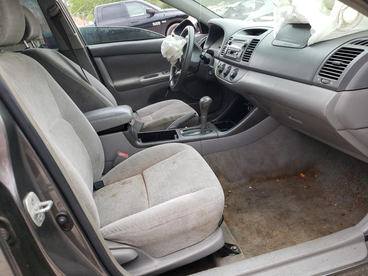 Photo 5 from auction – 2003 TOYOTA CAMRY LE with VIN 4T1BE32K03U683580