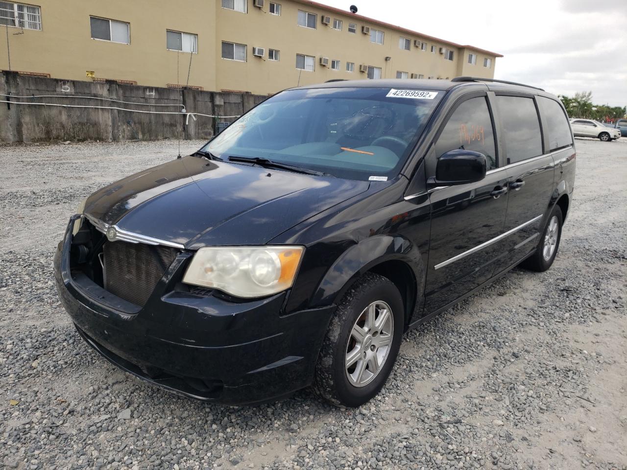 Photo 2 from auction – 2010 CHRYSLER TOWN & COU with VIN 2A4RR5D16AR155635
