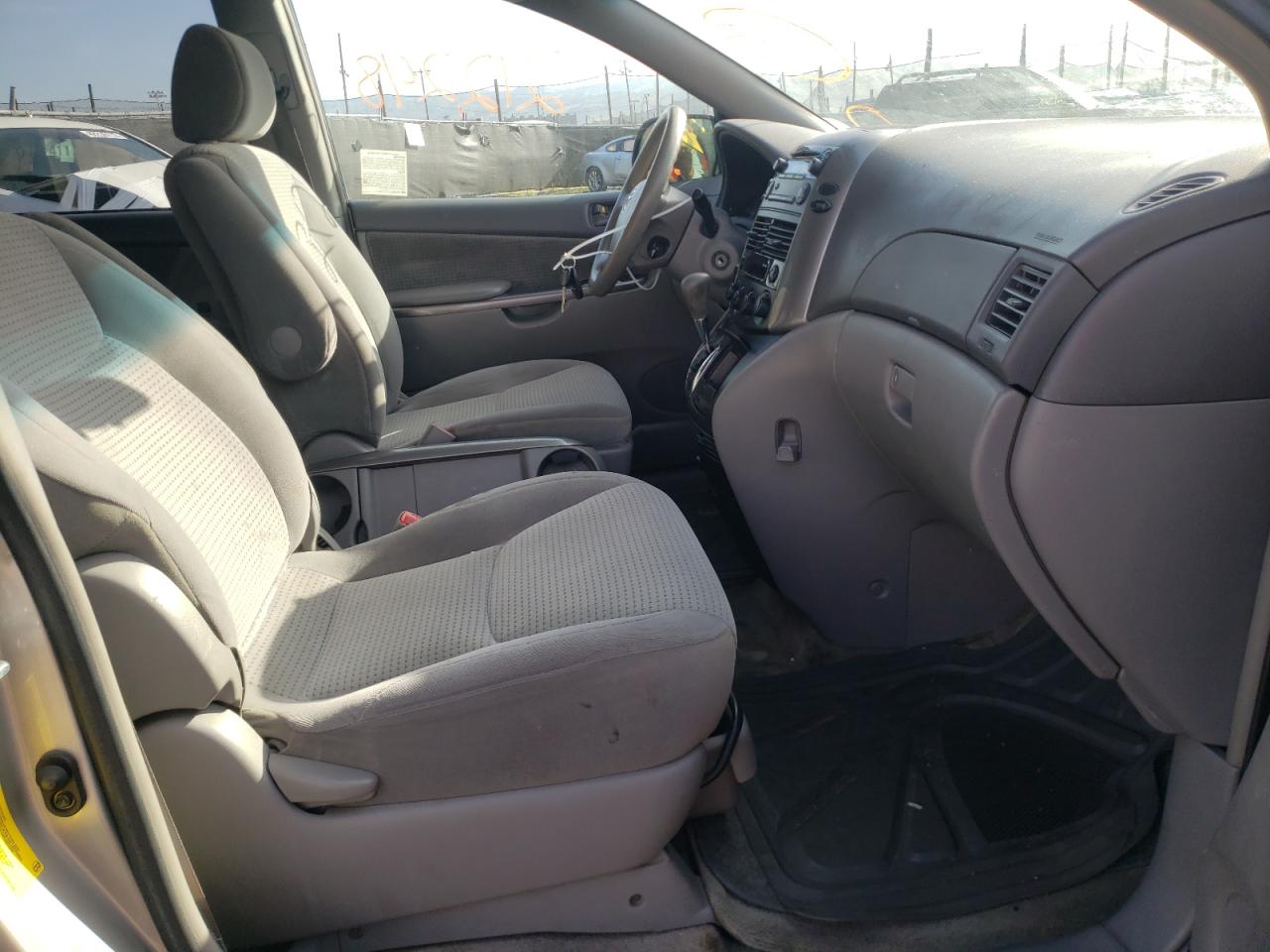 Photo 5 from auction – 2006 TOYOTA SIENNA CE with VIN 5TDZA23C76S443841