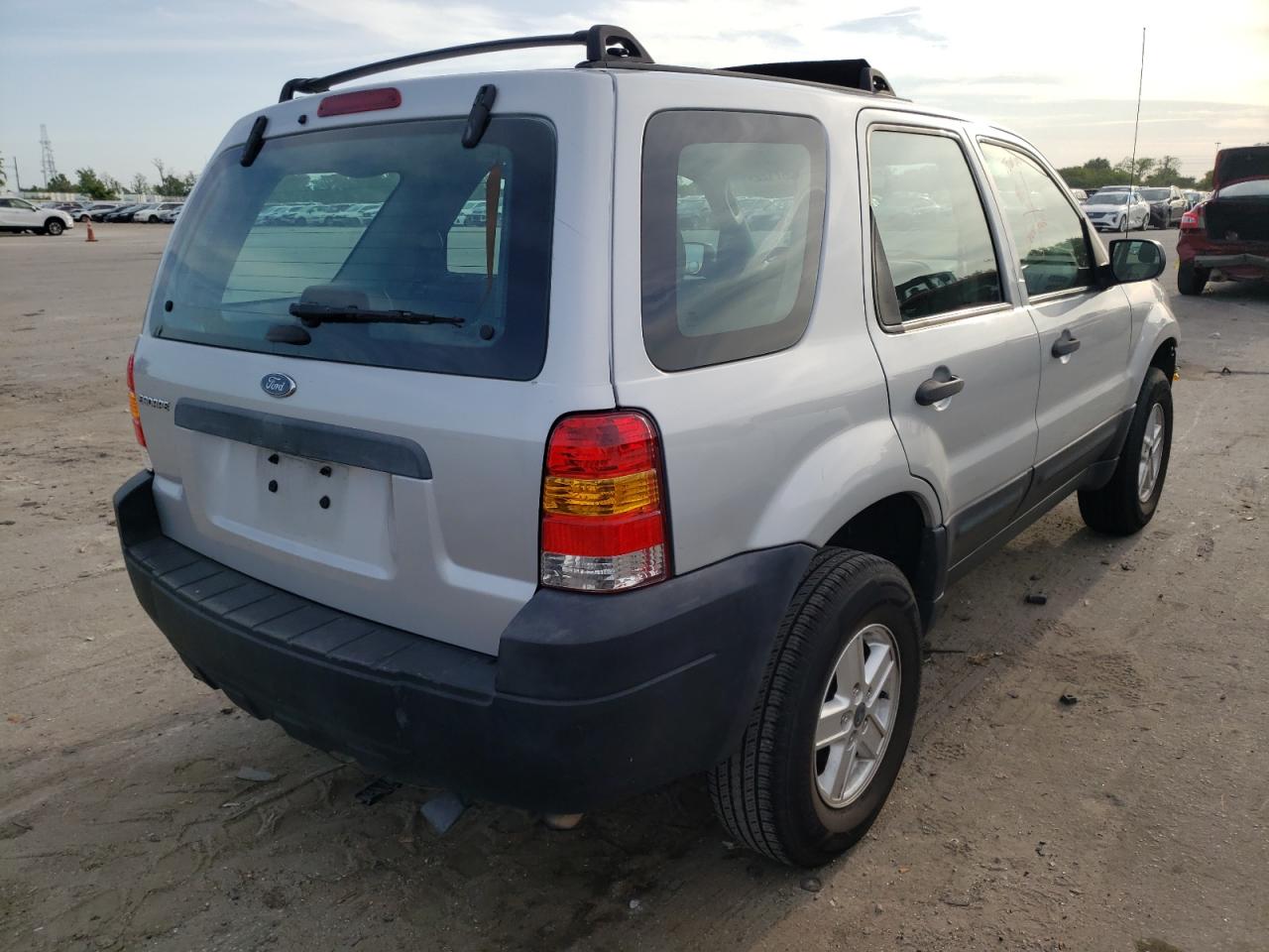 Photo 4 from auction – 2007 FORD ESCAPE XLS with VIN 1FMCU02Z97KA44019
