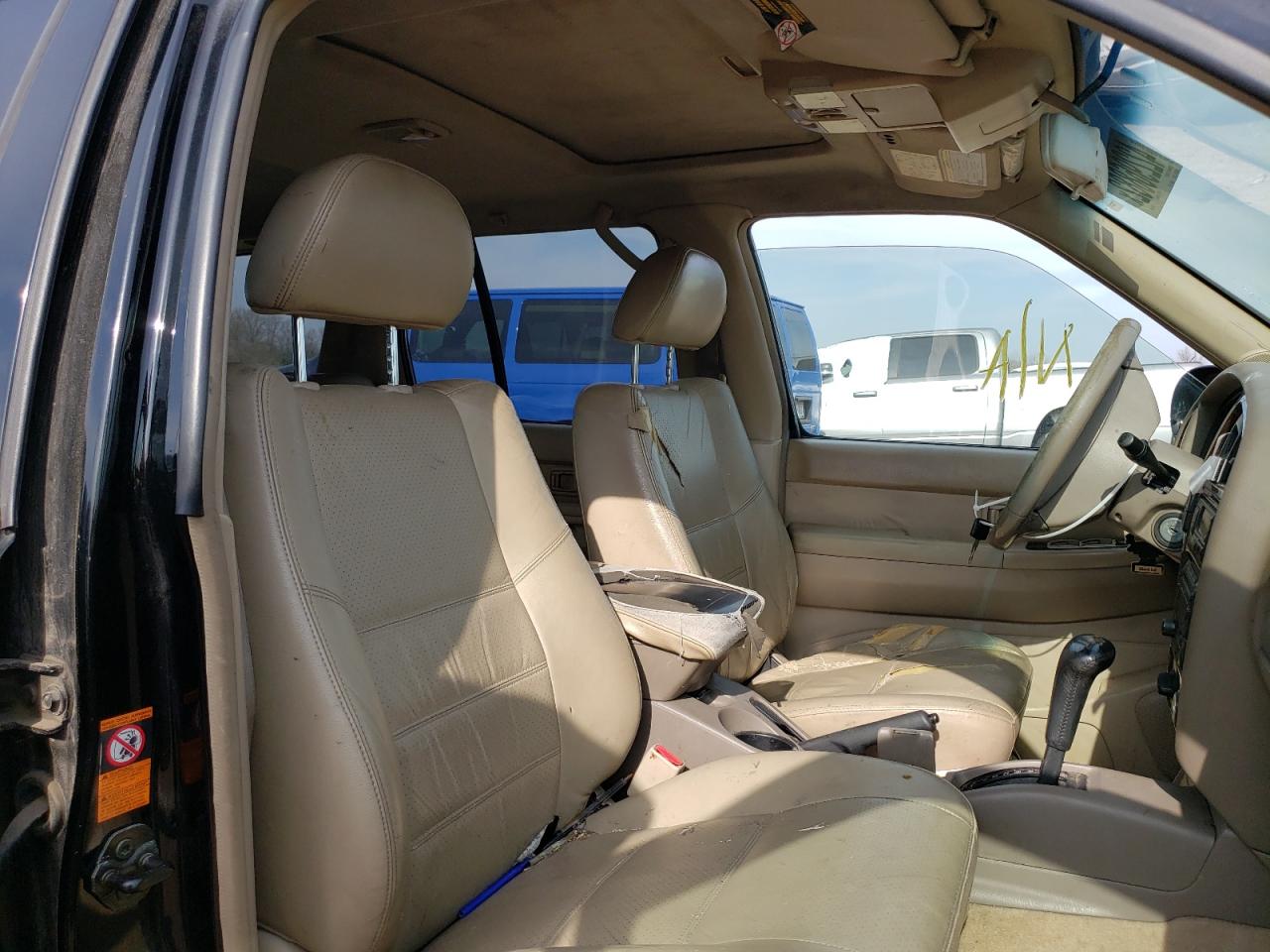 Photo 5 from auction – 2002 NISSAN PATHFINDER with VIN JN8DR09Y32W738587