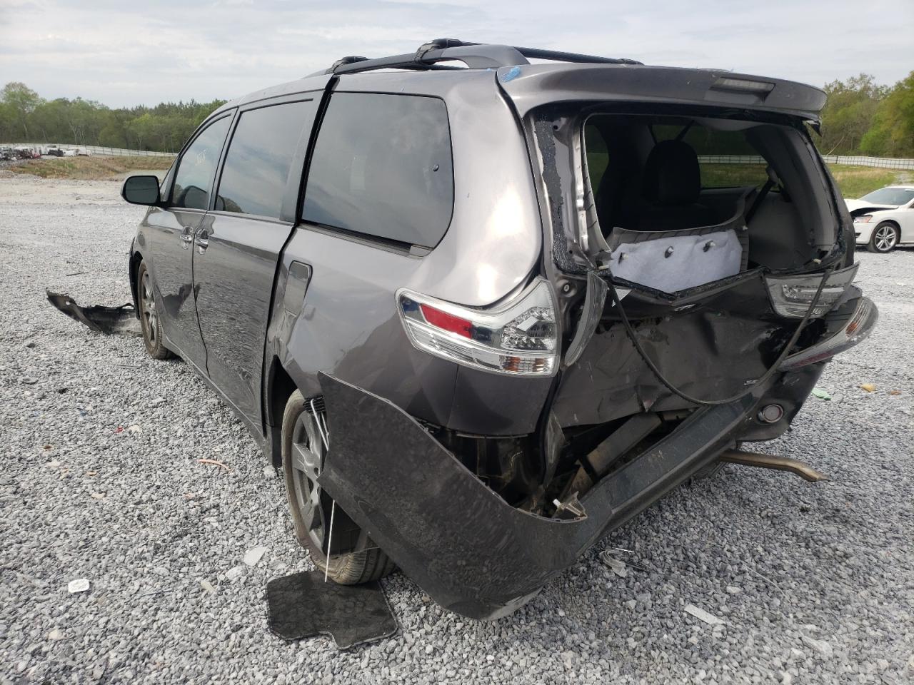 Photo 3 from auction – 2017 TOYOTA SIENNA SE with VIN 5TDXZ3DC4HS823128