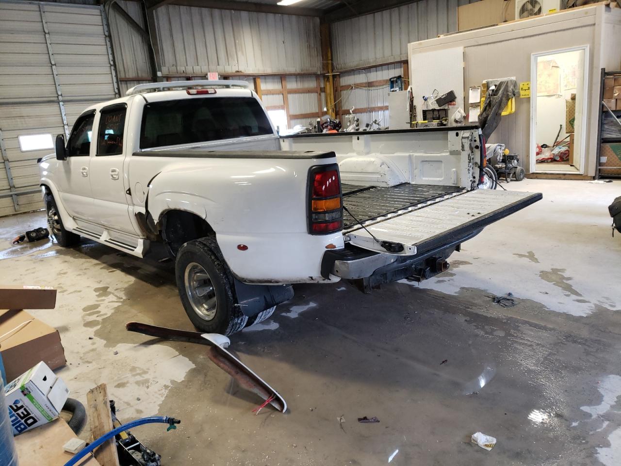 Photo 3 from auction – 2003 CHEVROLET SILVERADO with VIN 1GCJC33153F103305