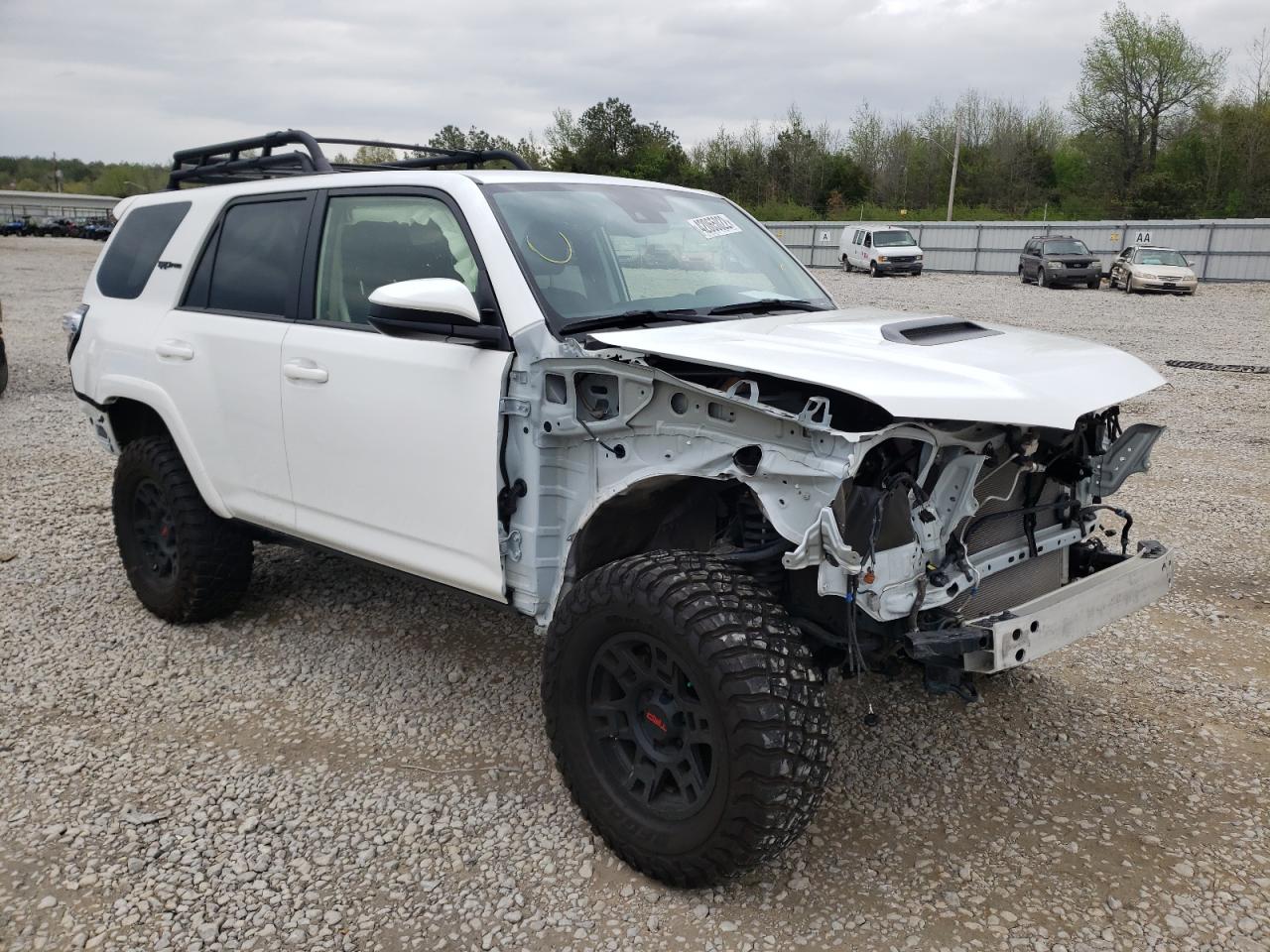 TOYOTA 4RUNNER SR 2020 with VIN JTEBU5JR9L5824766 - Photo from auction