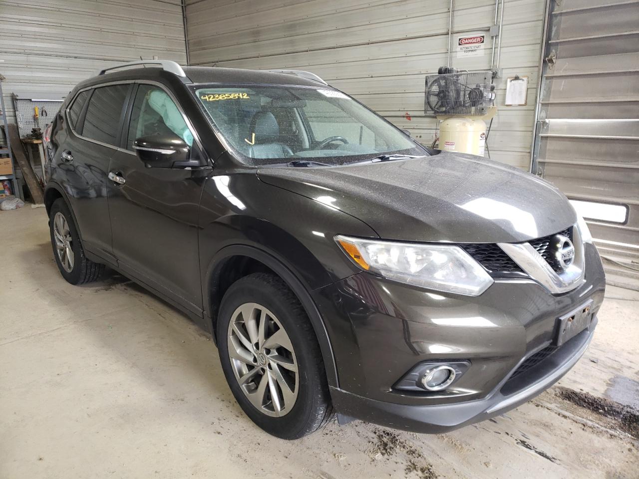 NISSAN ROGUE S 2015 with VIN 5N1AT2MV5FC781257 - Photo from auction