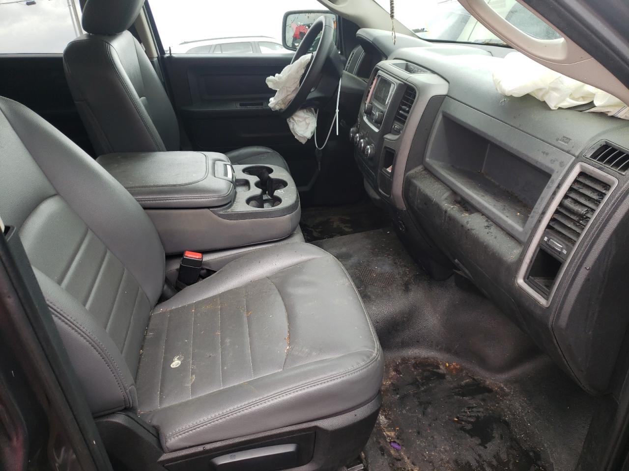 Photo 5 from auction – 2018 RAM 1500 ST with VIN 1C6RR6FG0JS238805