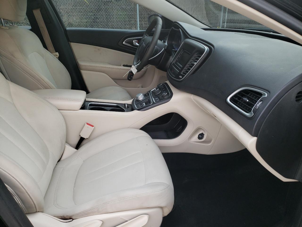 Photo 5 from auction – 2015 CHRYSLER 200 LIMITE with VIN 1C3CCCAB2FN605921